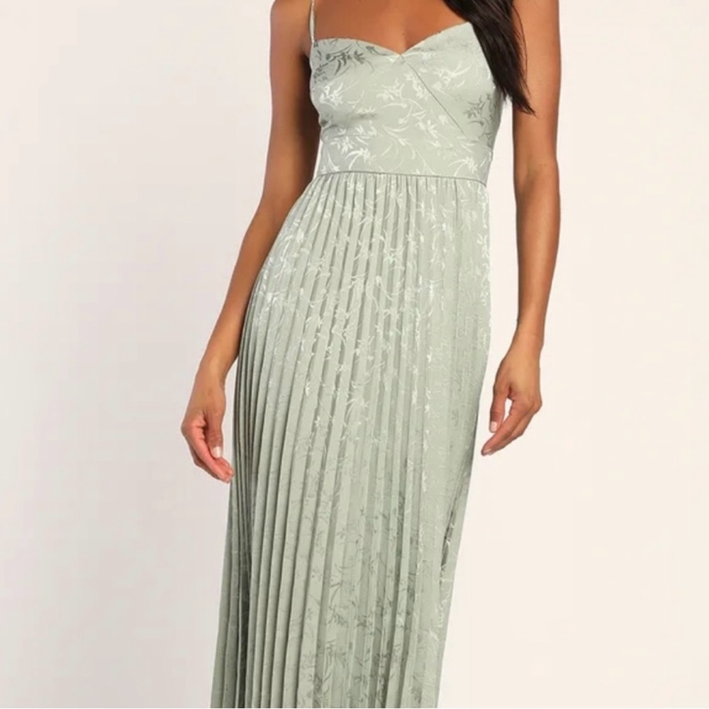 Elegant Green Pleated Maxi Dress